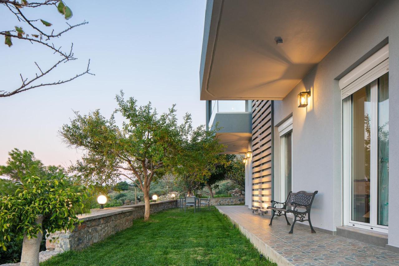 Pietra Di Mare Aparthotel Petres  Bagian luar foto