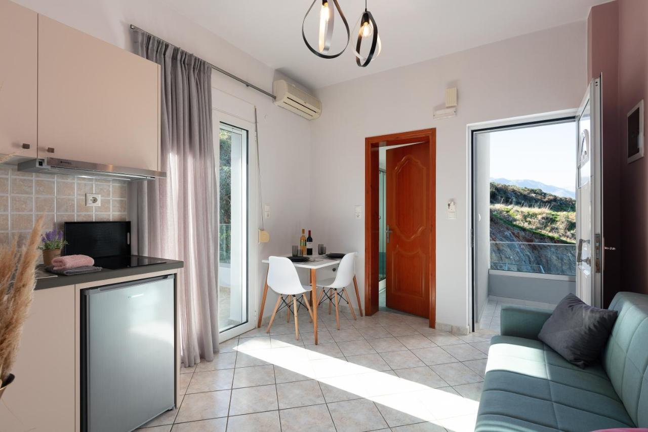 Pietra Di Mare Aparthotel Petres  Bagian luar foto