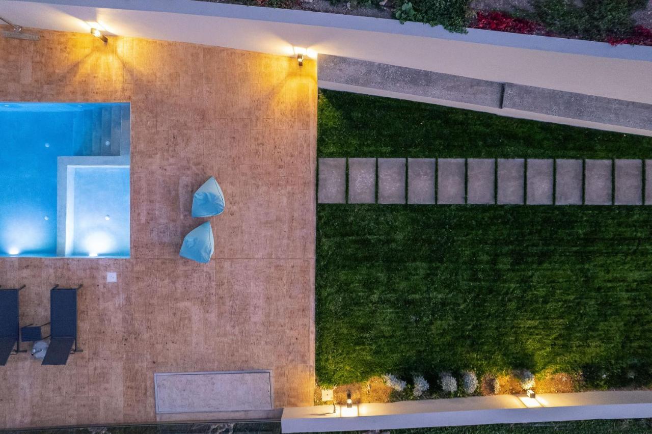 Pietra Di Mare Aparthotel Petres  Bagian luar foto