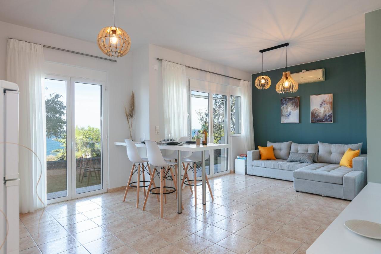 Pietra Di Mare Aparthotel Petres  Bagian luar foto