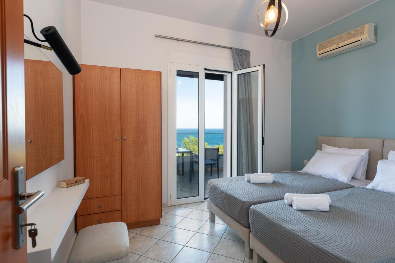 Pietra Di Mare Aparthotel Petres  Bagian luar foto