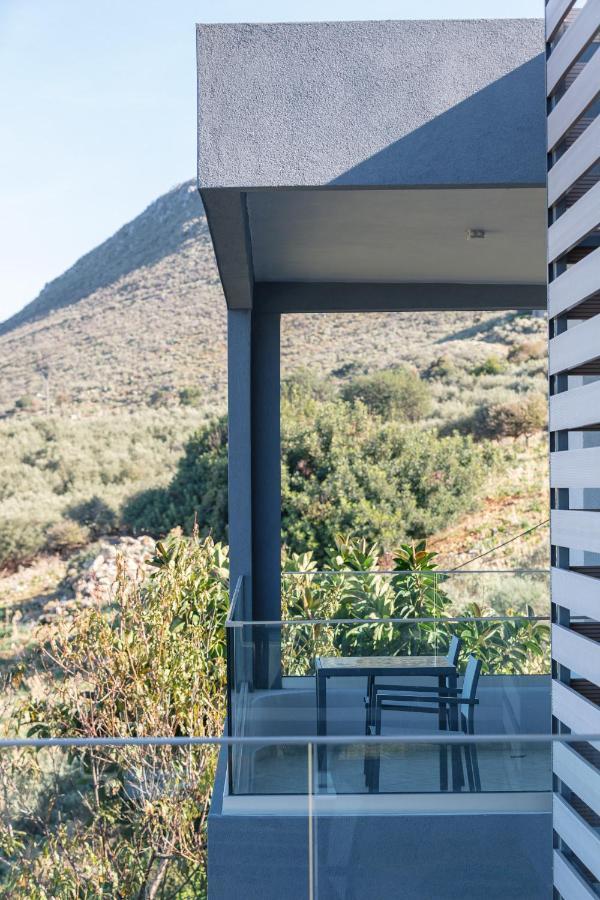 Pietra Di Mare Aparthotel Petres  Bagian luar foto