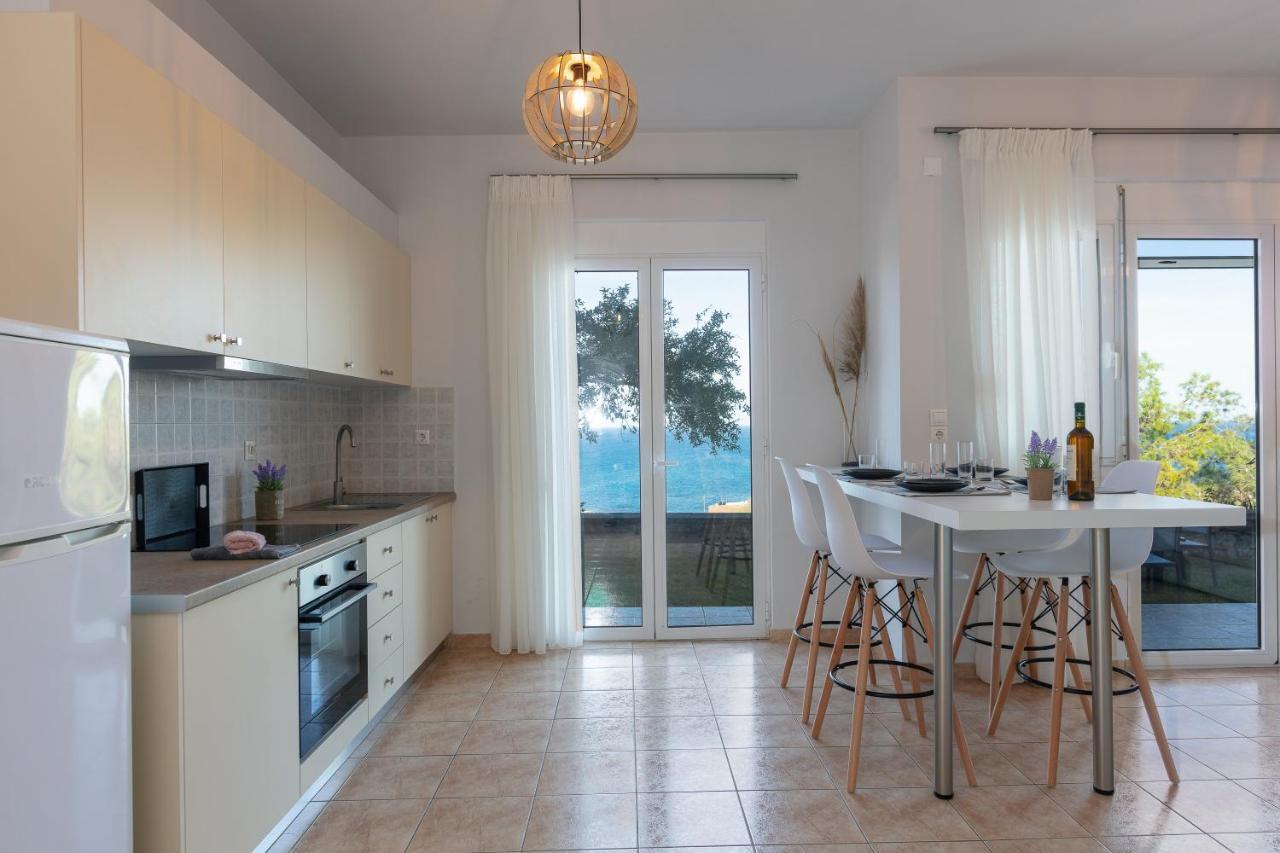 Pietra Di Mare Aparthotel Petres  Bagian luar foto