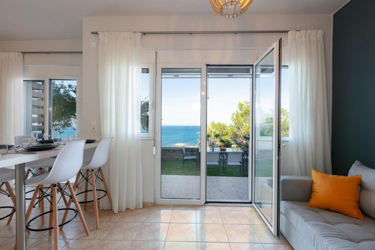 Pietra Di Mare Aparthotel Petres  Bagian luar foto